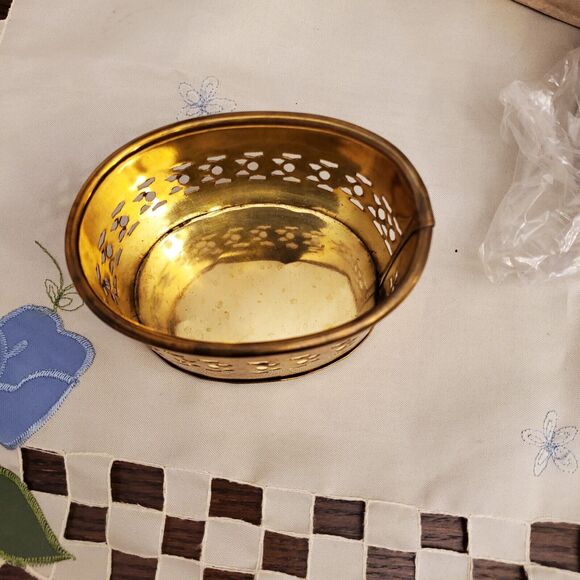 Vintage 3 Brass Footed Pierced Hinged Trinket /Altar Box NIB Made In India Set - Picture 7 of 16